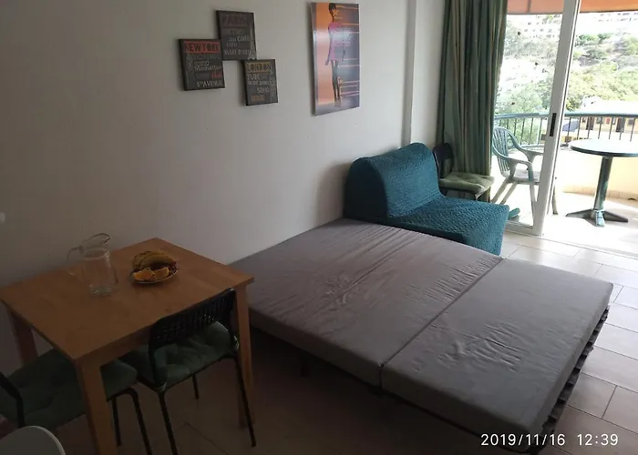 Torres Del Sol Sea View Apartment